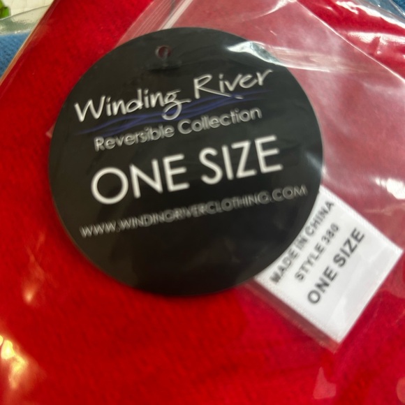 Embroidered Flower Vine Wrap in Red - Picture 6 of 6